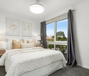 Sun-Filled 2 bedroom unit in Prime Hampton Location - Photo 6