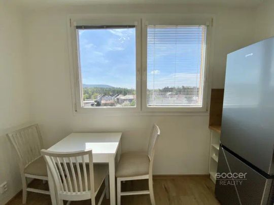 Velmi hezký byt po rekonstrukci ve vyhledávané lokalitě. - Photo 1