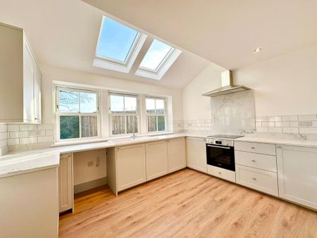 4 bedroom detached house to rent - Photo 4