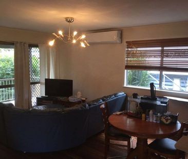 An easy maintained Family home at Holland Park West for rent! - Photo 1