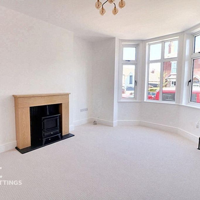 3 bedroom semi-detached house to rent - Photo 1