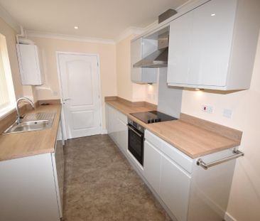 2 bedroom terraced house to rent - Photo 3