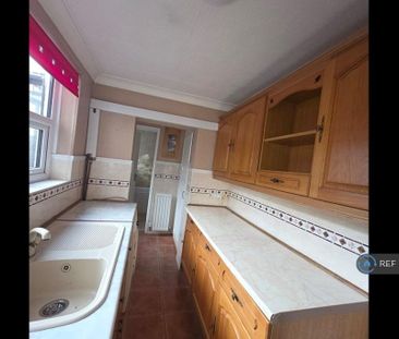 2 bedroom terraced house to rent - Photo 1