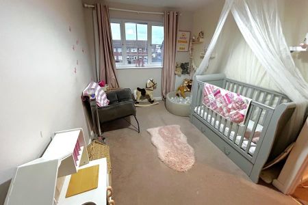 2 bedroom end of terrace house to rent - Photo 4