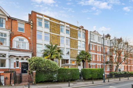 Bright two bedroom apartment with south-west facing balcony - Photo 3