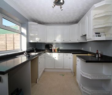 3 bedroom semi-detached house to rent - Photo 4
