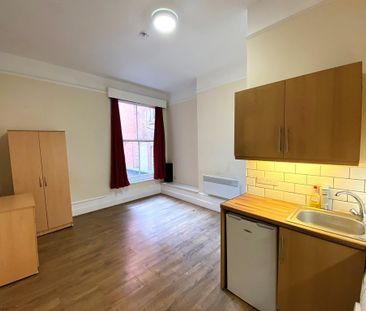 Studio to rent - Photo 2