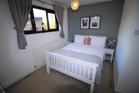 2 bedroom end of terrace house to rent - Photo 3