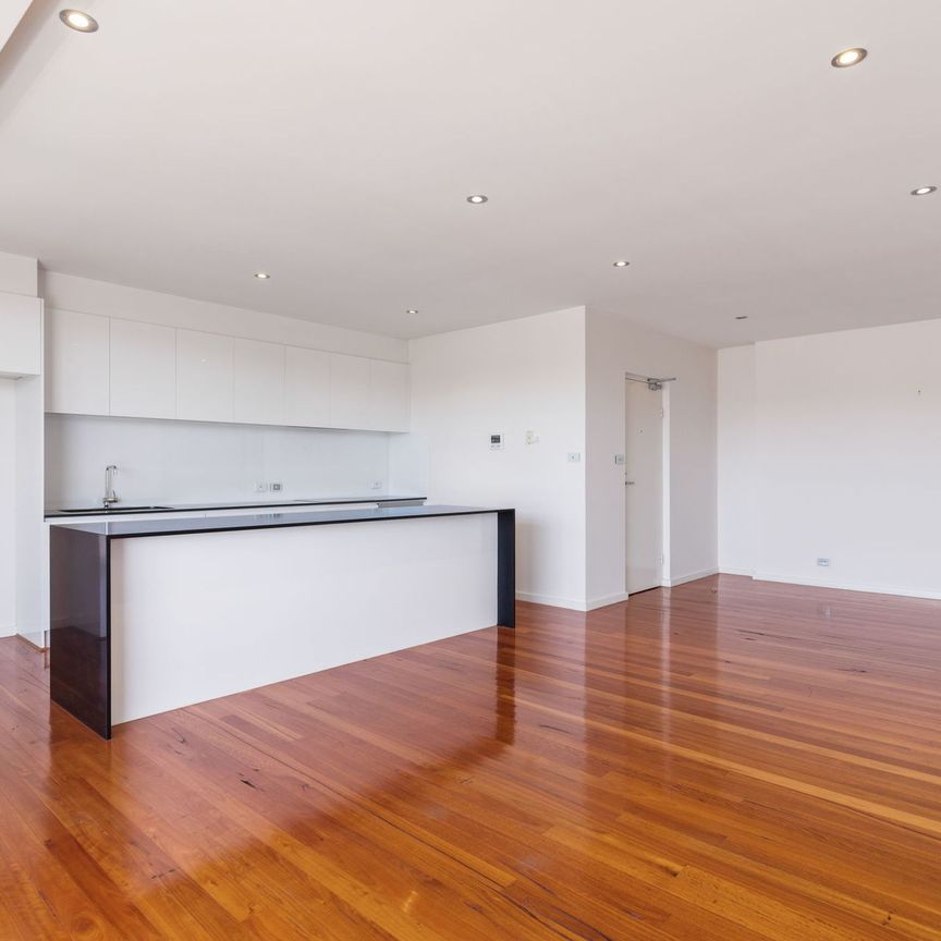 Modern Elegance in Yarralumla 3 Bed | 2 Bath | 2 Car | Unit | EER: 6 - Photo 1