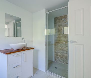 Modern 2 Bedroom Apartment in Labrador - Photo 6