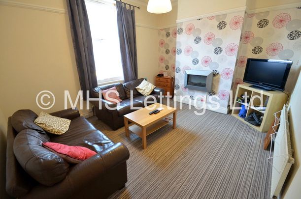 4 Bedroom End Terraced House for rent in Harold Walk - Photo 1