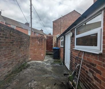 2 bedroom terraced house to rent - Photo 2
