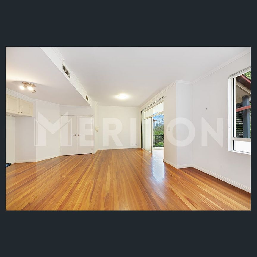 Sun filled Split Level 2 Bedroom Apartment with Leafy & City Views - Photo 1
