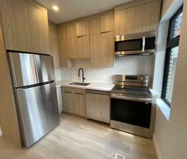 For Lease - 1821 Davenport Road Unit# Main, Toronto, Ontario - Photo 3