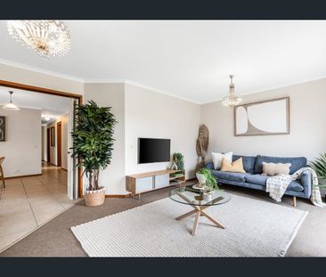 Semi-Furnished Family Home with 2 Living Areas in Prime Location! - Photo 2