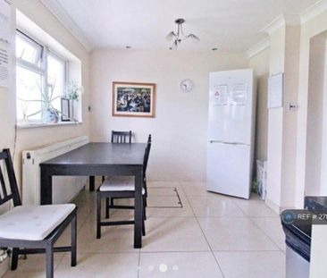 1 bedroom in a house share to rent - Photo 2