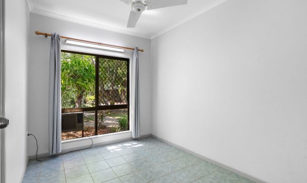 Beachside Living in Quiet Close - Photo 1