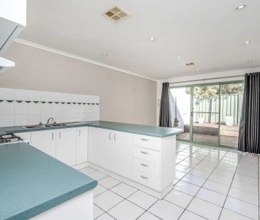 Excellent two bedroom townhouse - Photo 1