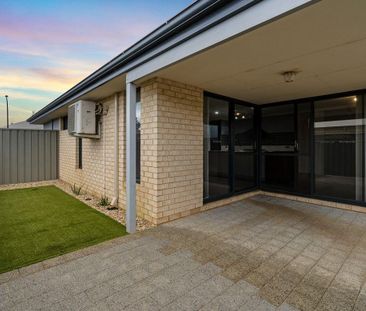 Unique family home on Ryhill Crescent! - Photo 5