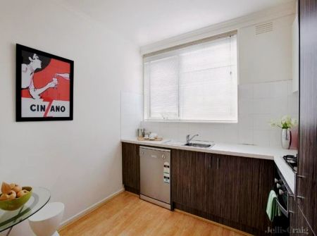 2 Bed, 1 Bath - Photo 5