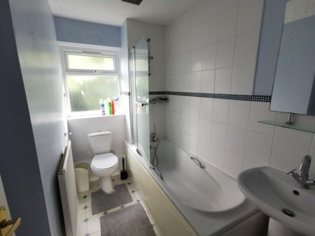 1 bedroom in a house share to rent - Photo 4