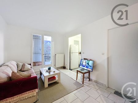 Location Appartement 1 pièce 22m² SAVIGNY LE TEMPLE 77176 - Photo 2