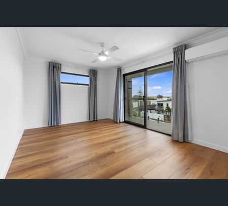 2/4 Second Avenue, Palm Beach, Qld 4221 - Photo 5