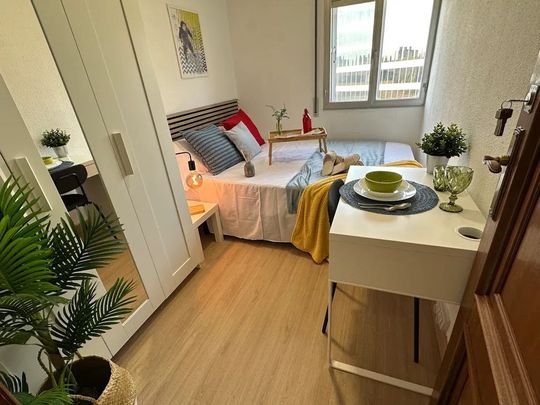 Calle del Teniente Muñoz Díaz, Madrid, Community of Madrid 28018 - Photo 1