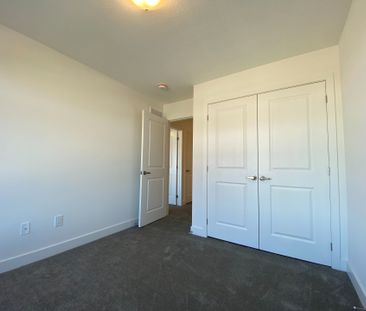 For Lease - 58 OVERBERG Way, Kanata, Ontario - Photo 3