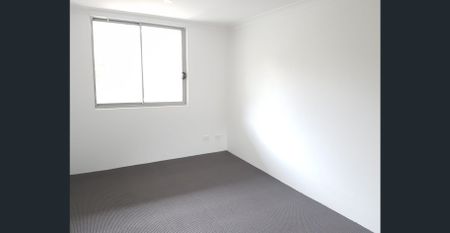 2 Courtyard 2 Bathroom Groud Floor Apartment - Photo 3