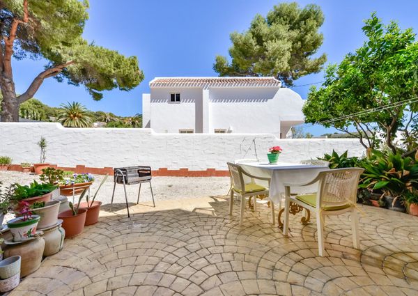 FOR RENT VILLA MORAIRA with 4 bedrooms for LONG TERM NEAR THE BEACH AND THE CITY