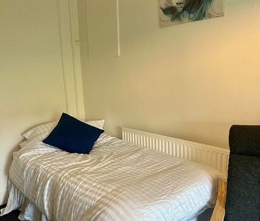 Bedsit, Waverley Road, BS6 - Photo 2