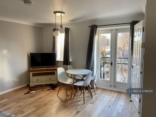 2 bedroom flat to rent - Photo 1