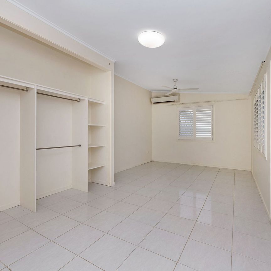 Vintage 2 Bedroom Unit!! DOWNSTAIRS UNIT ONLY - Photo 1