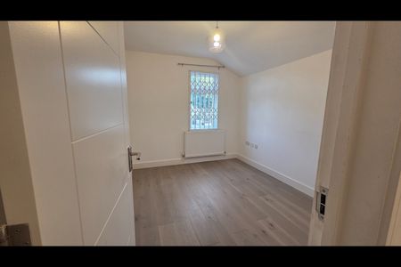 4 Bed End Terrace, Meadow View Road, CR7 - Photo 5