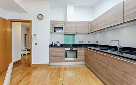 A modern one-bedroom furnished apartment ideally positioned in the heart of Cambridge - Photo 5