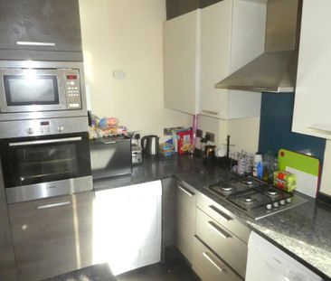 4 bedroom semi-detached house to rent - Photo 6