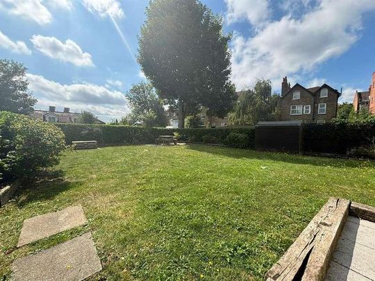 Eldon Park, South Norwood, London, SE25 - Photo 1