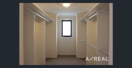 Modern Family Living in a Prime Coburg North Pocket - Photo 4