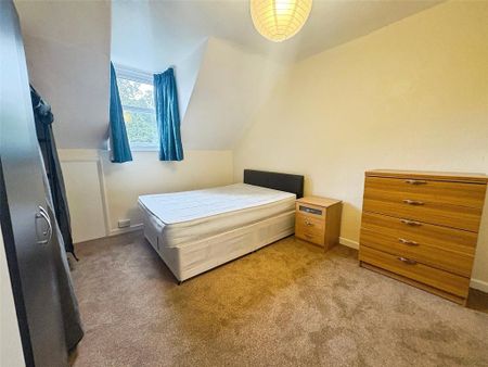 3 bedroom flat to rent - Photo 3