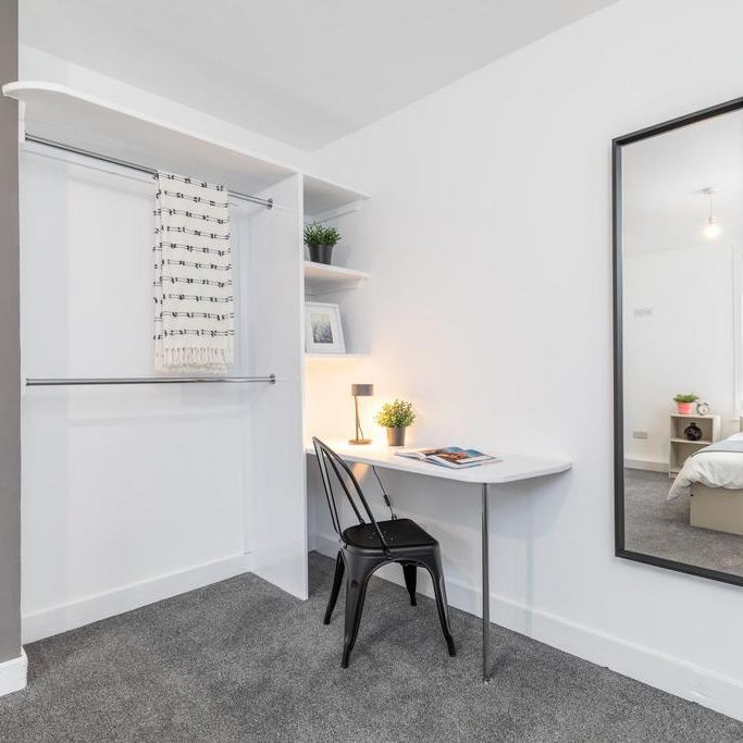 6 bedroom house to rent - Photo 1