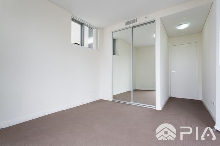 Rental Property Advertisement: Modern 1 Bedroom + Study Apartment with Parking! - Photo 3