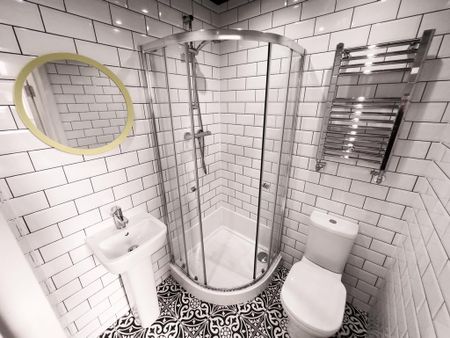 1 bedroom in a house share to rent - Photo 5