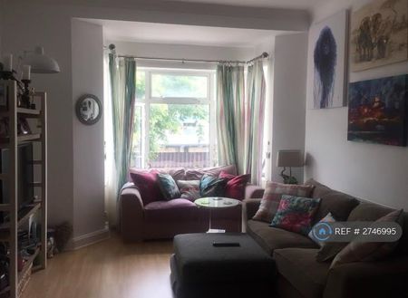 3 bedroom flat to rent - Photo 3