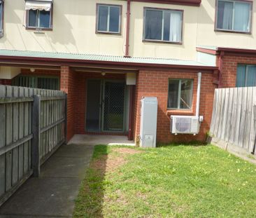 TWO BEDROOM TOWNHOUSE IN IDEAL LOCATION - Photo 5