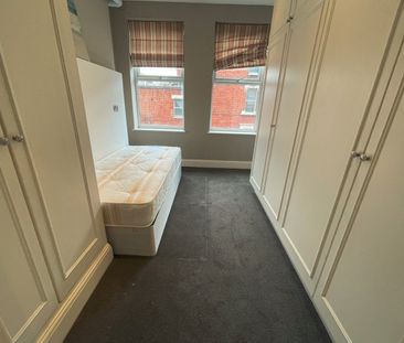 Room in a Shared House, High Road, NW10 - Photo 1