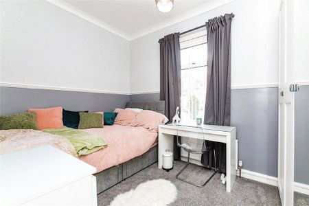 2 bedroom end of terrace house to rent - Photo 4