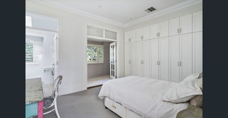 LUXURIOUS FOUR BEDROOM HOME WITH DOUBLE PARKING IN THE HEART OF WOOLLAHRA - Photo 5