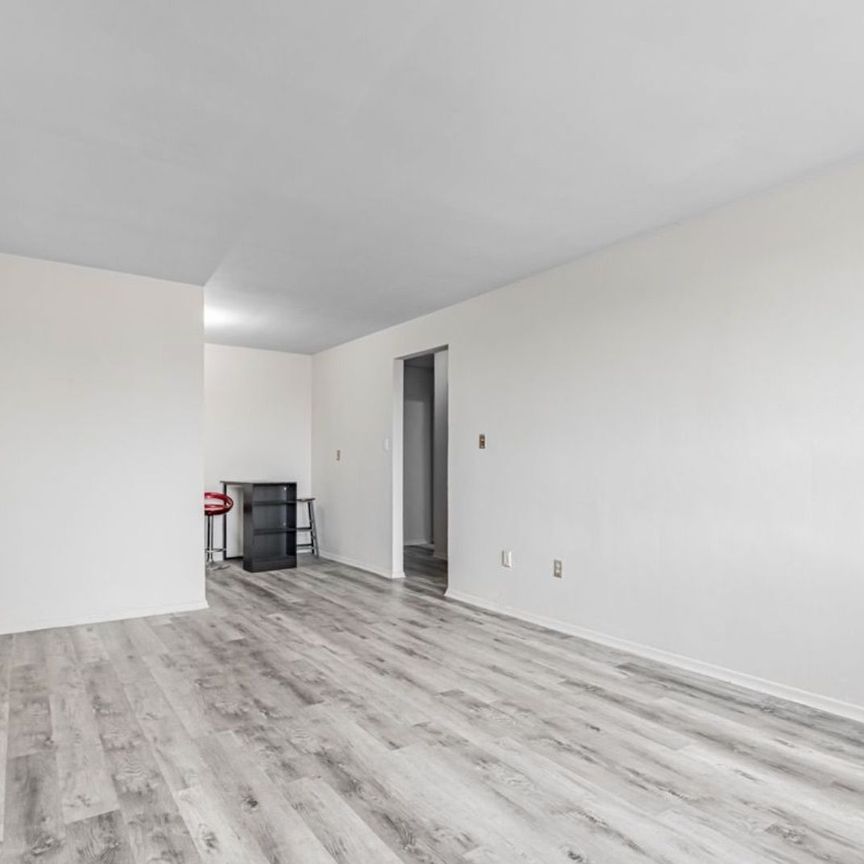 For Lease - 105 Twenty Fifth Street Unit# 20, Toronto, Ontario - Photo 1