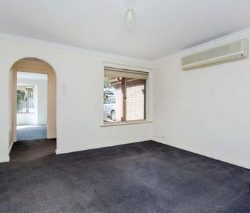 Large well presented 2 bedroom homette - Photo 2